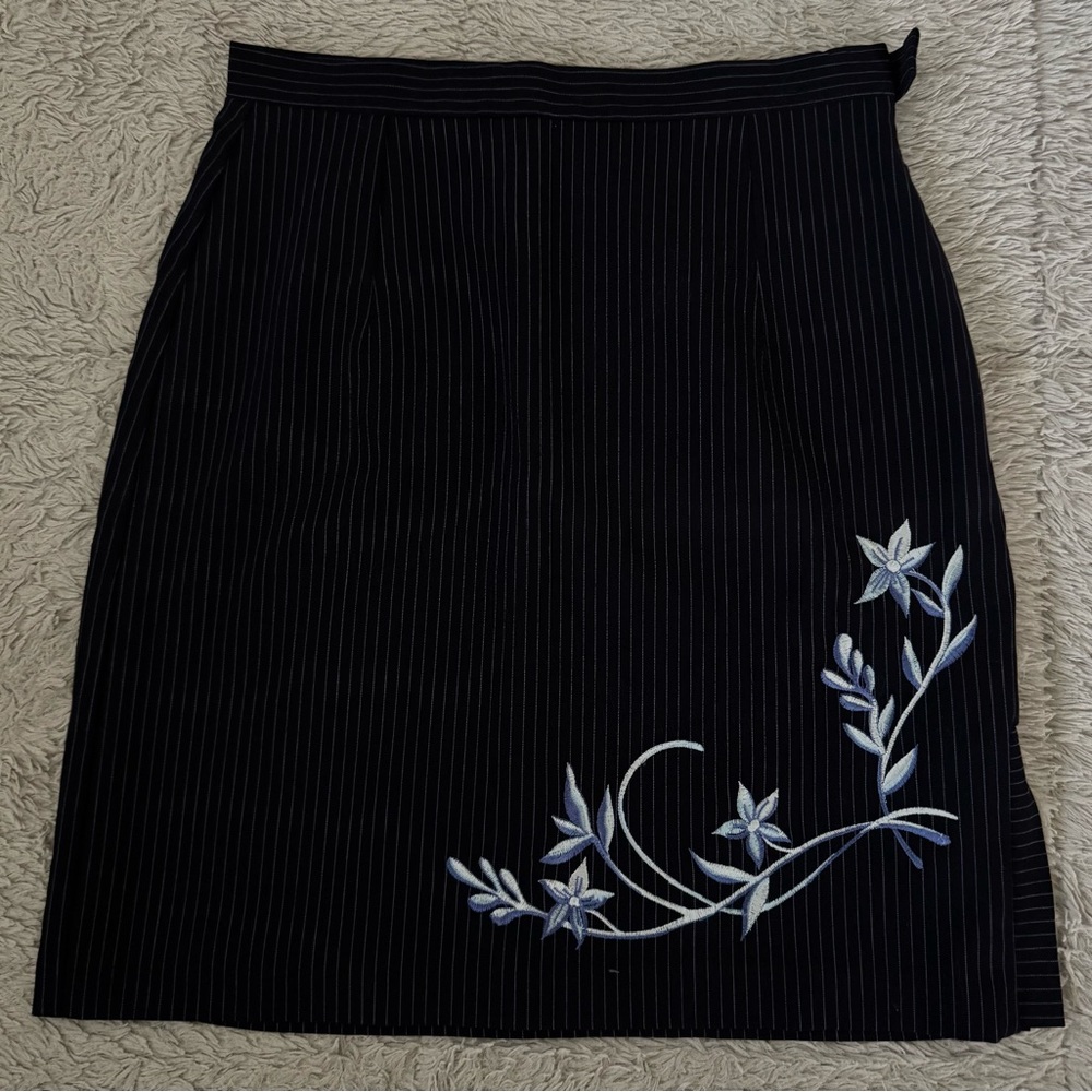 Maxou NWOT Y2K Navy, White Pinstripe Embroidered Floral Pencil Skirt Side Slit